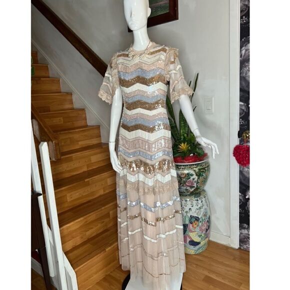 Needle & Thread
Alaska sequin-embellished tulle dress - Picture 7 of 10